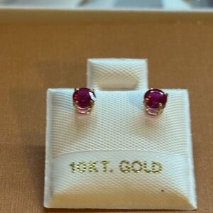 10kt gold Elegant Ruby Stud Earrings! Brand new!